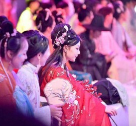 开平汉服模特兼职(想做汉服模特去哪里找)