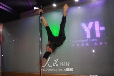 开平钢管舞女神(女星钢管舞)
