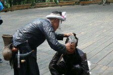 开平欲带老伴游遍中国(带着老伴去旅游)