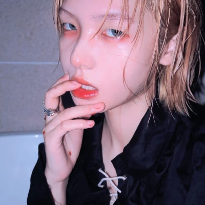 开平伴游女生樱花漫舞的资料