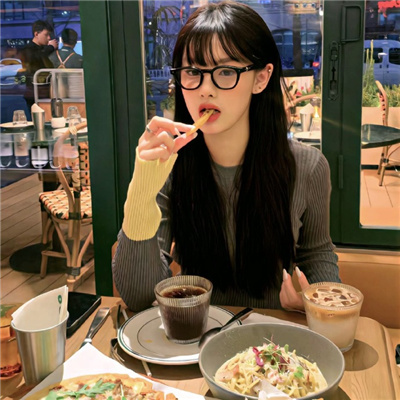 开平伴游女生娄婷的资料