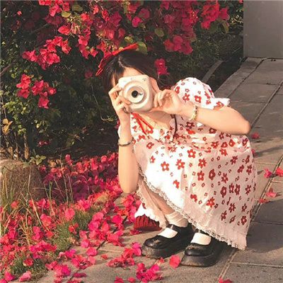 开平伴游女生镇凝莲